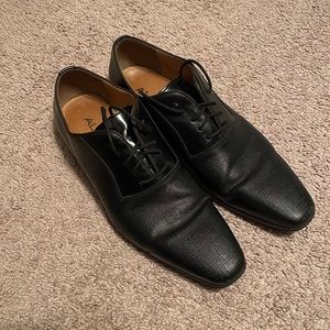 Black Aldo dress shoes. Size 8. Worn right around 5 times. In good condition.